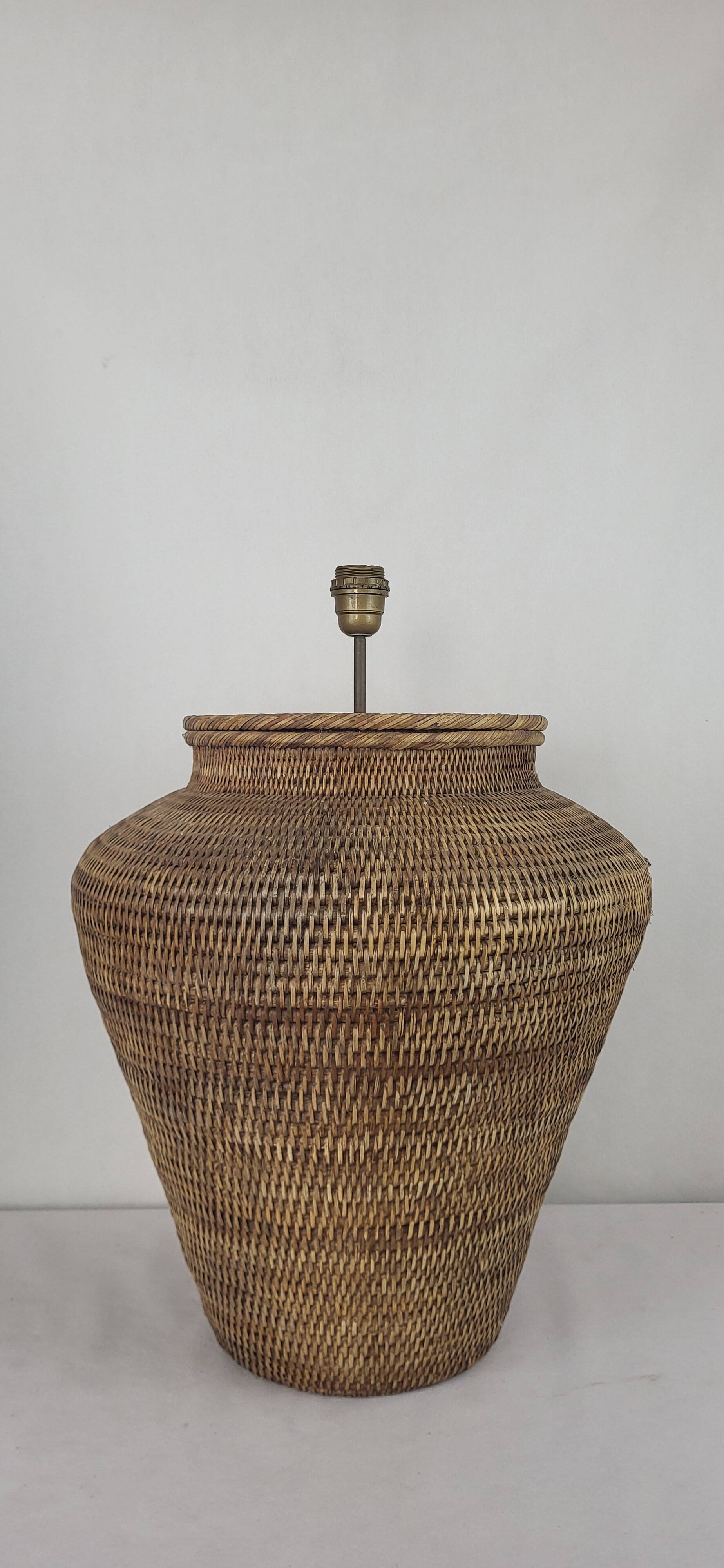 Woven rattan lamp base