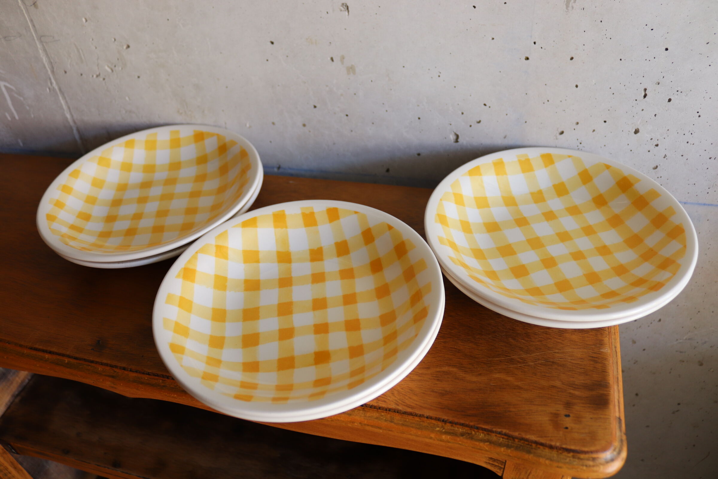6 hollow checkered plates England