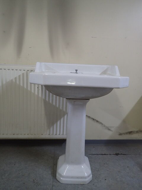 1940s back washbasin