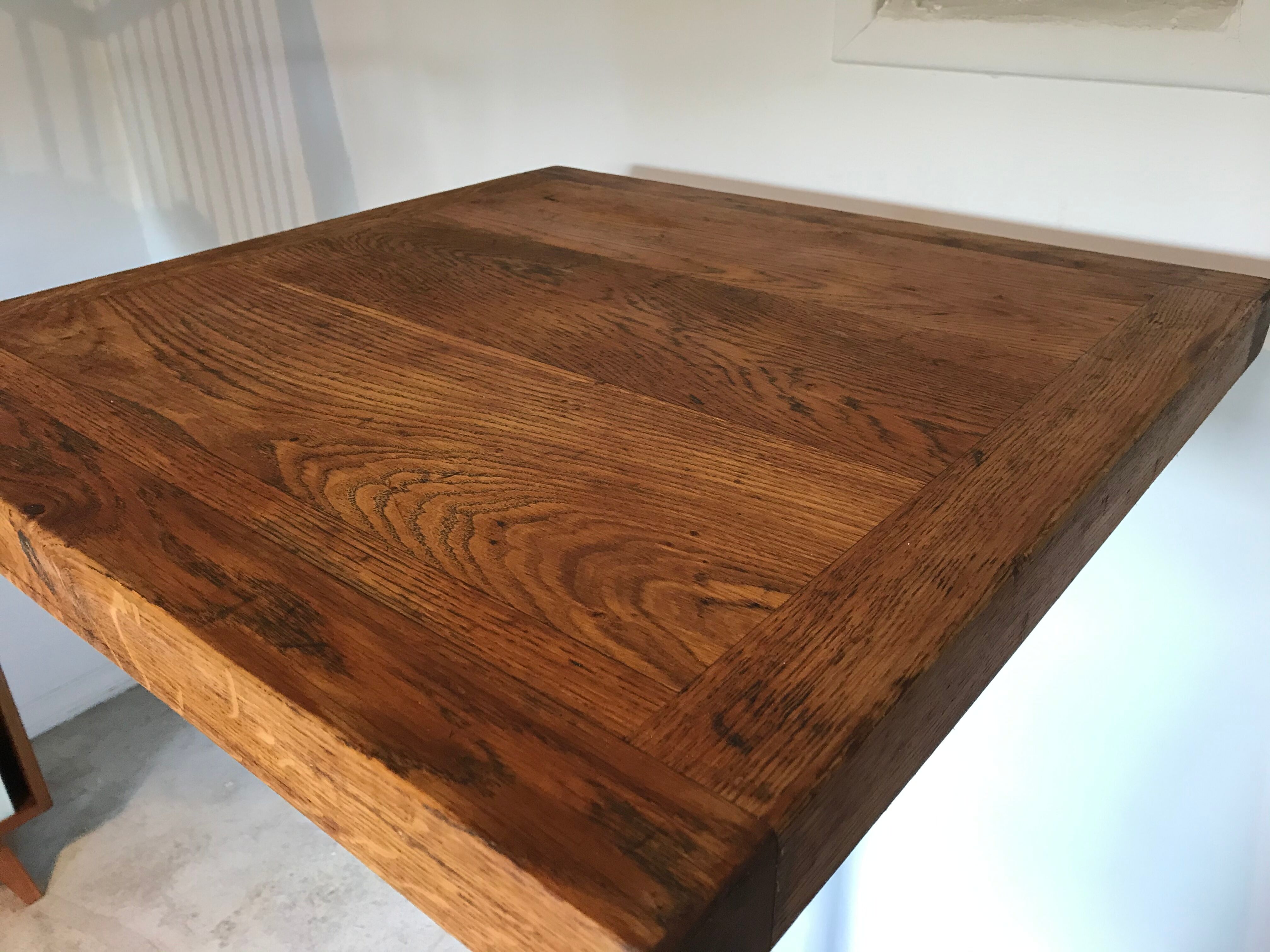 Manage vintage bistro standing