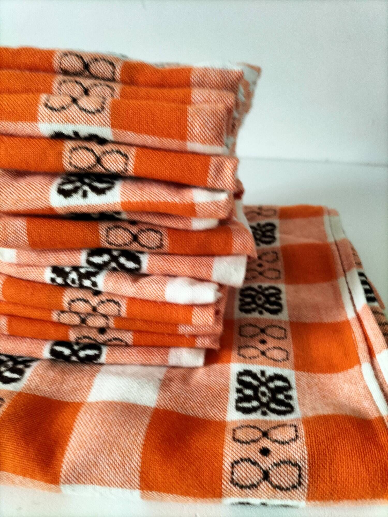 Tablecloth and 14 napkins – orange – 60s-70s – bistro pop style