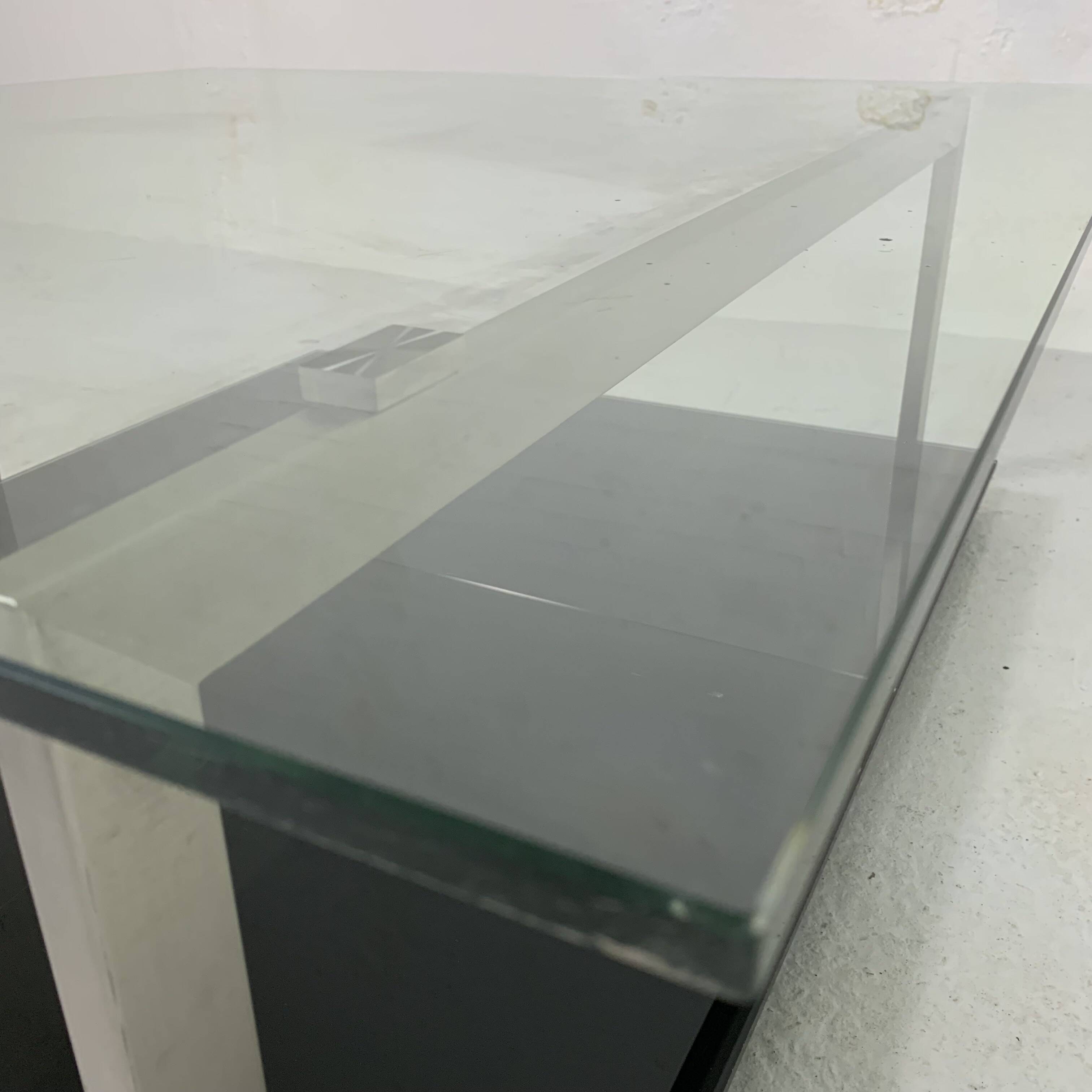 Glass coffee table 110 x 110 cm in the style of Rolf Benz and Metaform