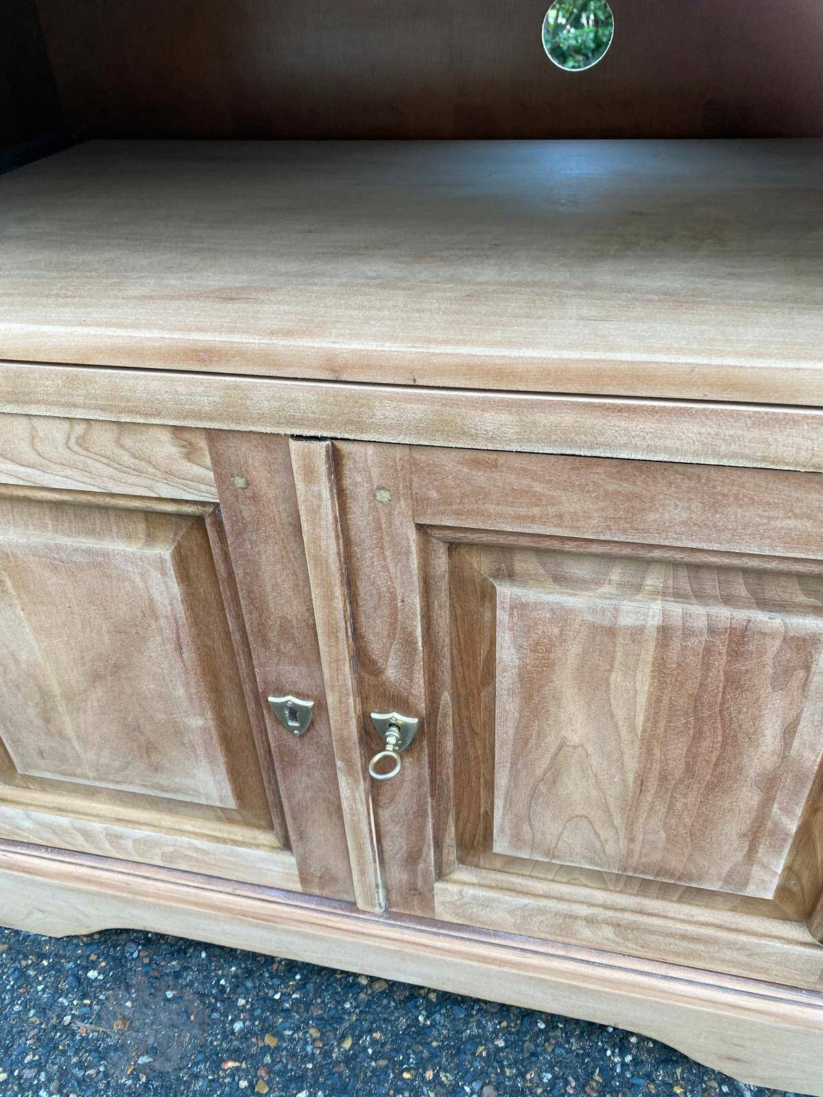 Buffet Louis Philippe deux portes meuble TV rénové en bois massif merisier brut