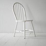 Chaise scandinave blanche contemporaine
