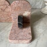Paire de serre-livres livres en marbre rose et gris