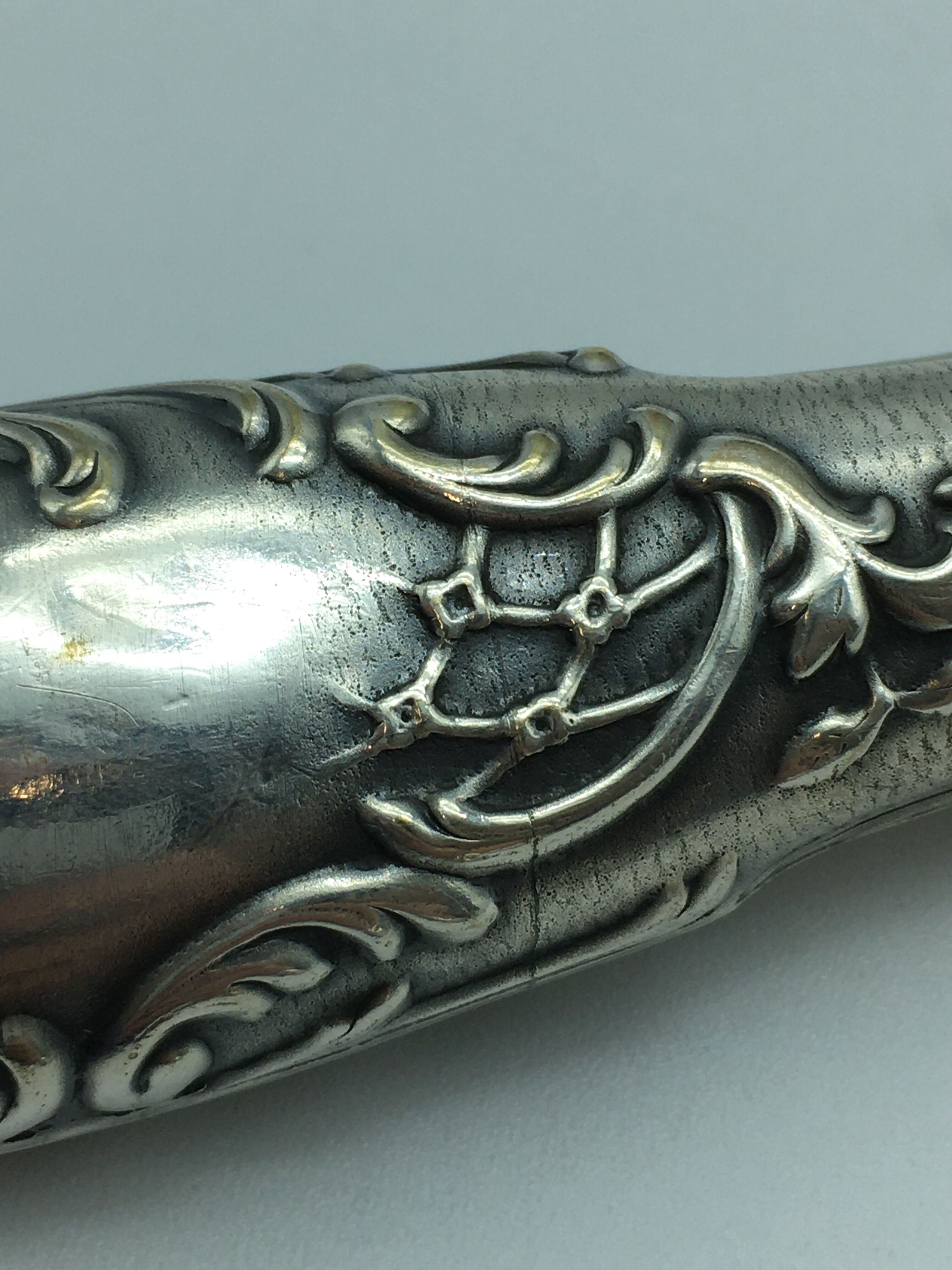 Box of cutlery with leg / roast silver filled.