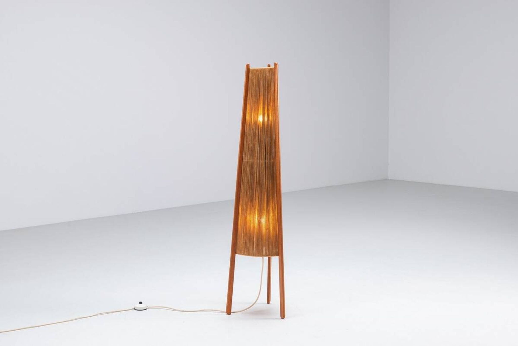 Temde tripod floor lamp in sisal and teak, Switzerland, 1960