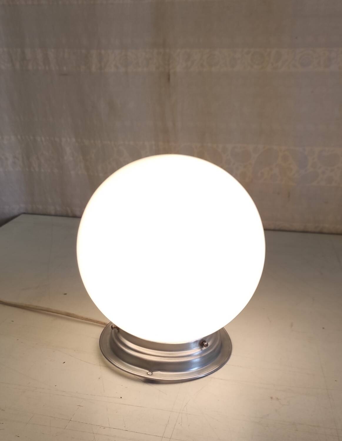 Ceiling light or table lamp with opaline globe, diameter 20cm - mid-20th century.