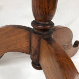 Round pedestal table in fruit wood