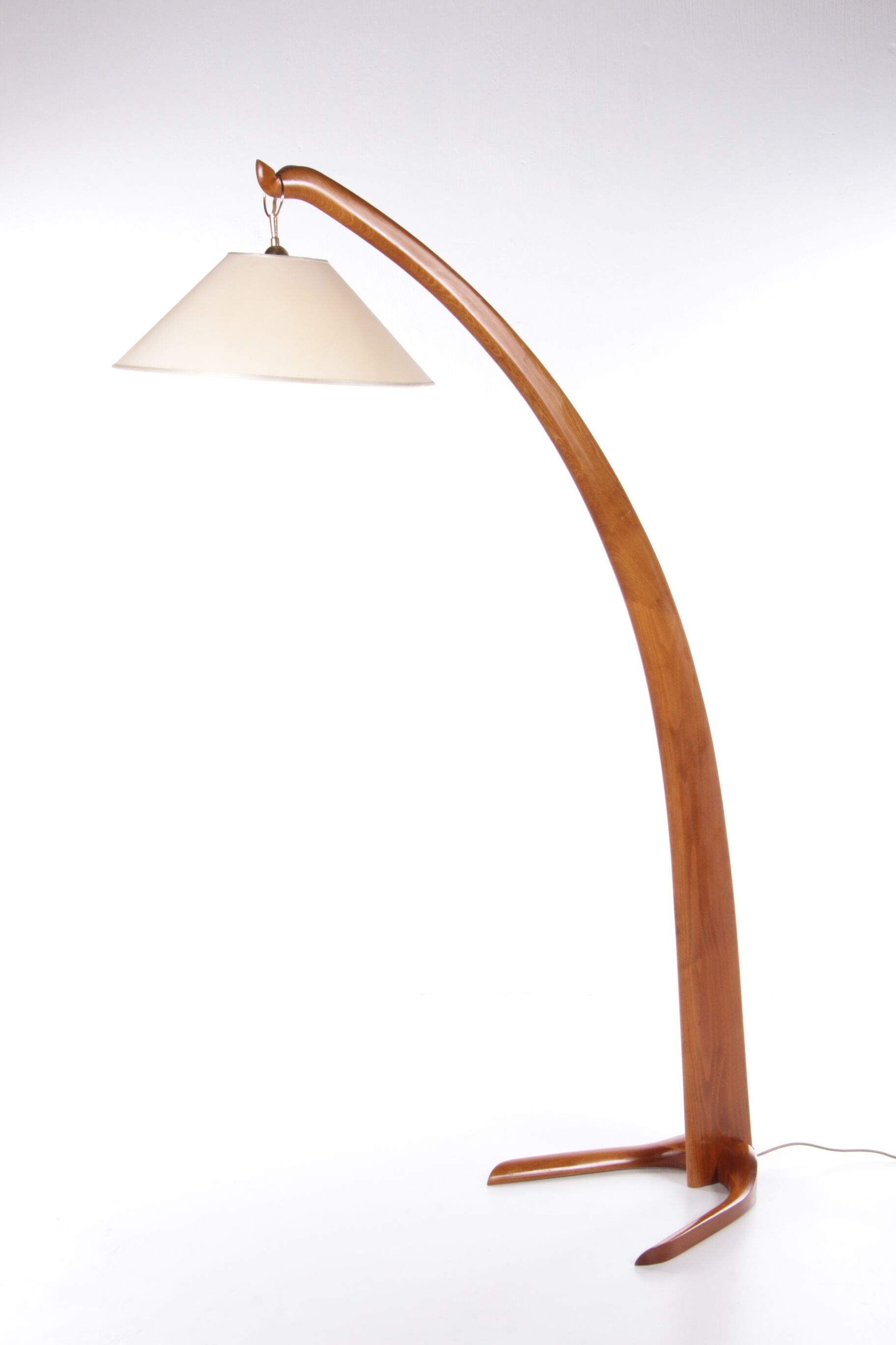 French wooden arched floor lamp from the 1940s