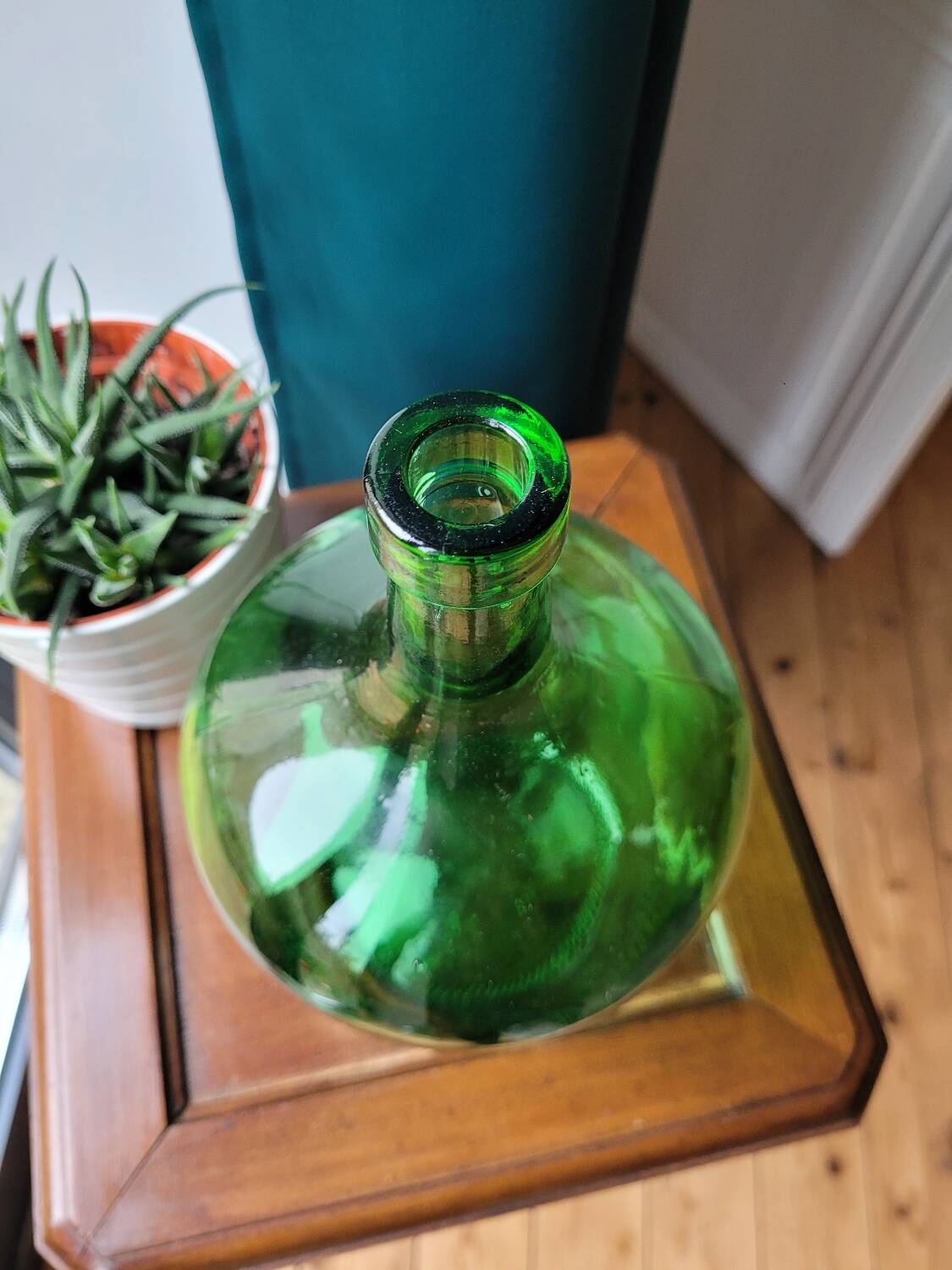 Green demijohn vase