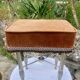 Charmant tabouret en velours marron et métal chromé
