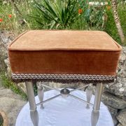 Charming stool in brown velvet and chrome metal