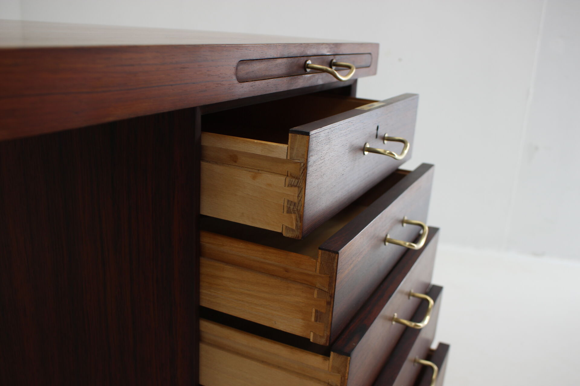 1960s Large exclusive free standing palisander desk