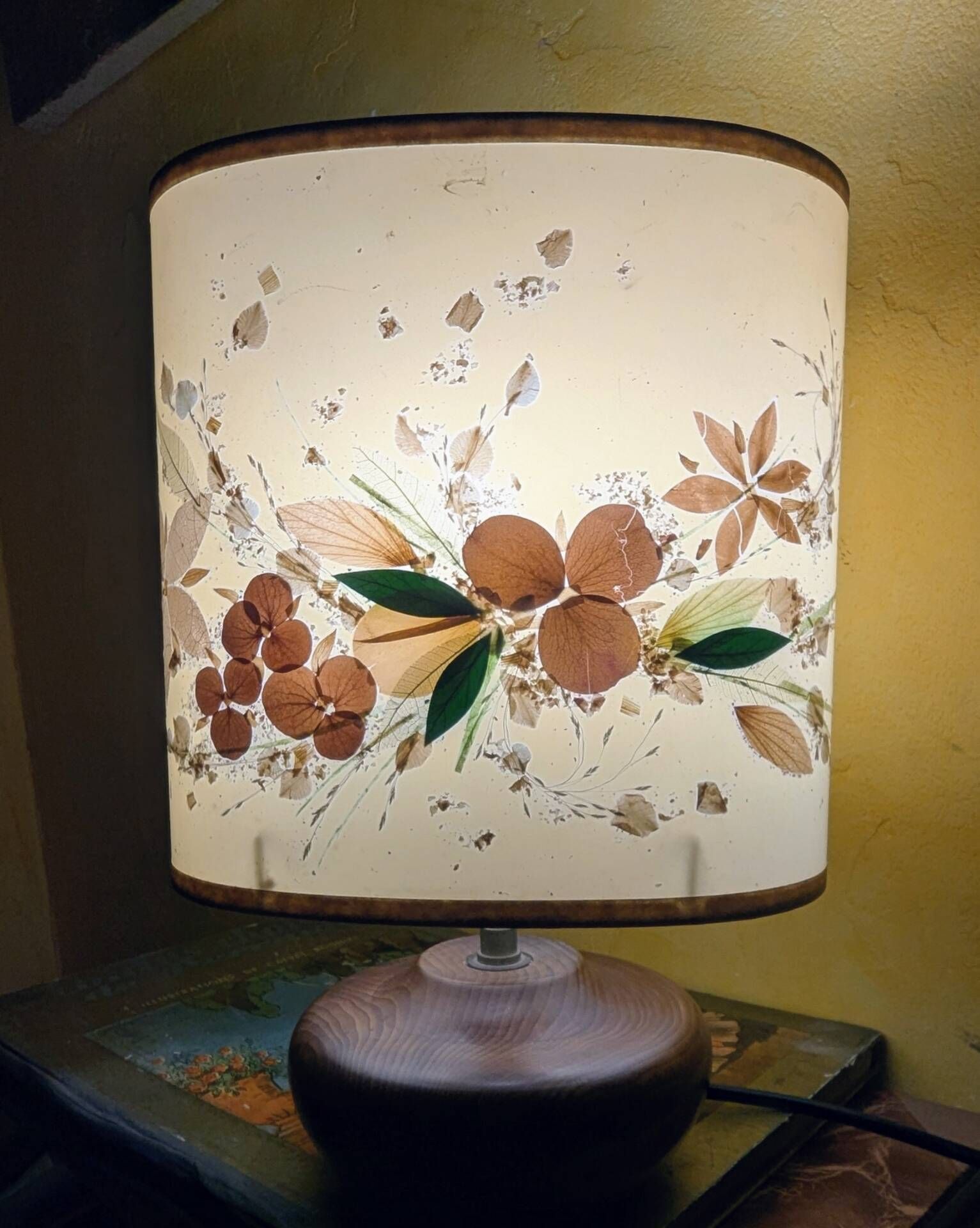 Vintage bedside lamp 60s 70s wooden base dried flower lampshade