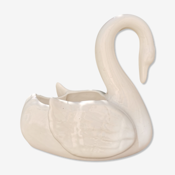 Swan hide-pot
