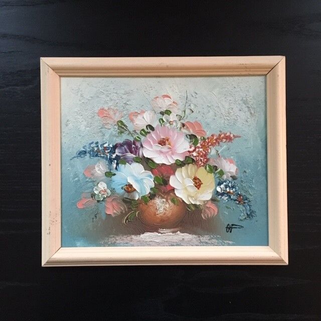 Multicolored bouquet table