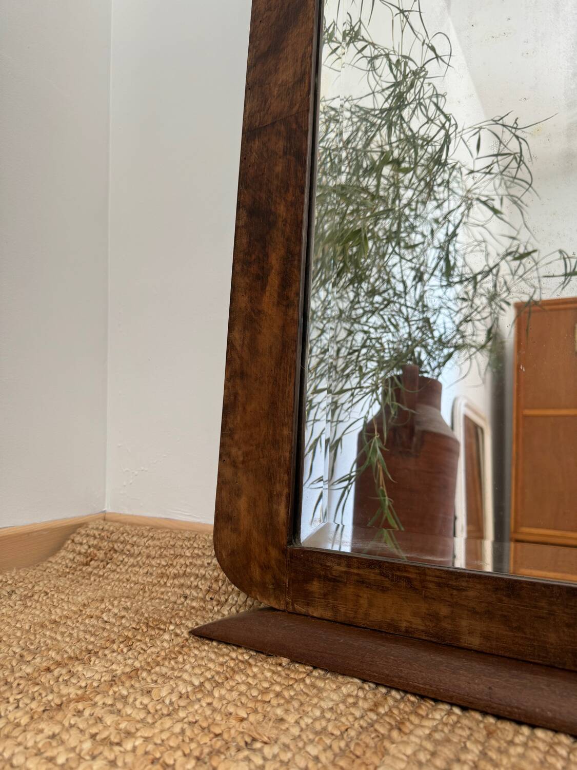Grand miroir biseauté art déco en noyer