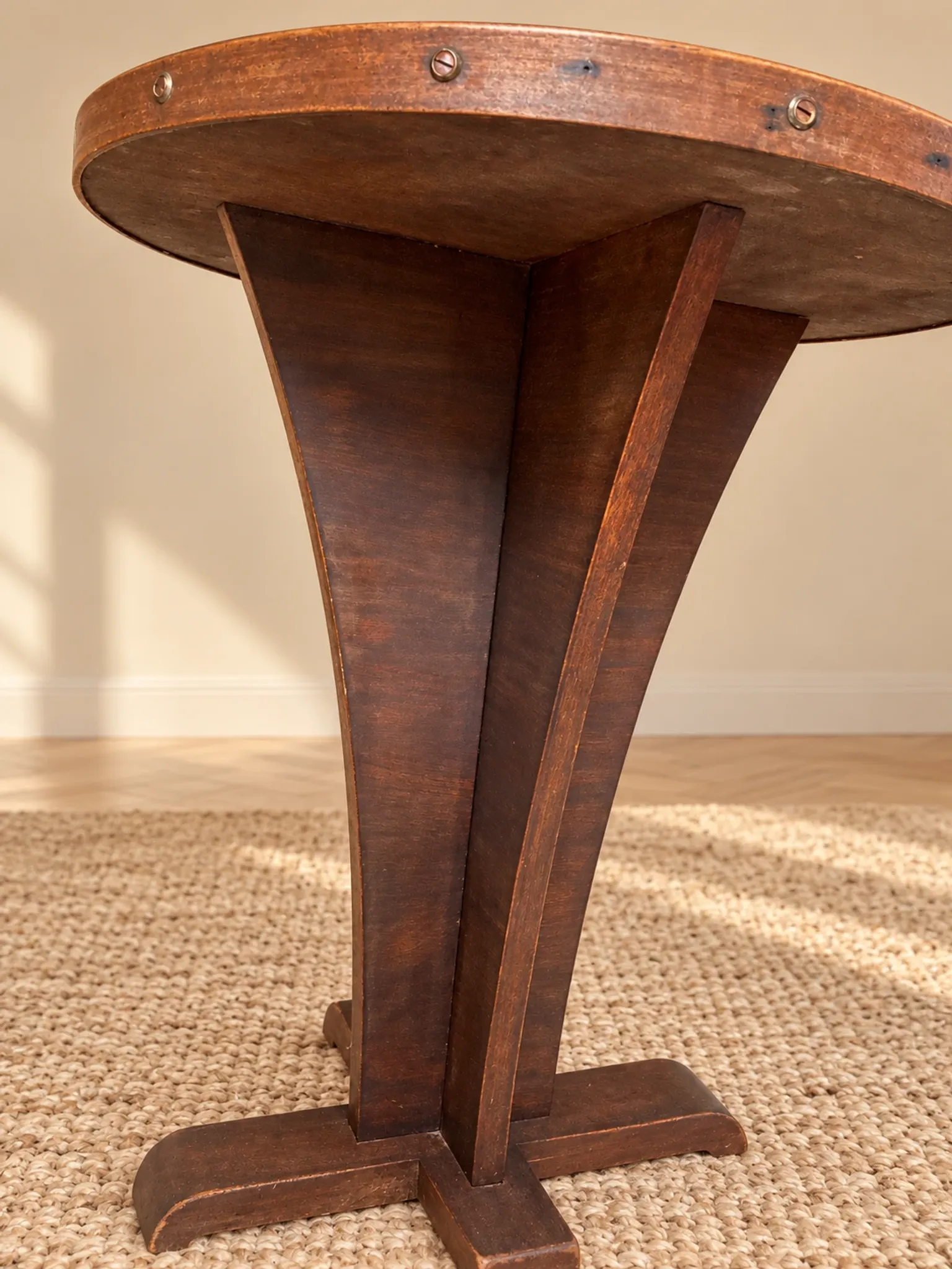 Vintage round wooden side table – Sculptural base – Art Deco style