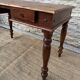 Bureau 2 tiroirs en bois acacia style colonial