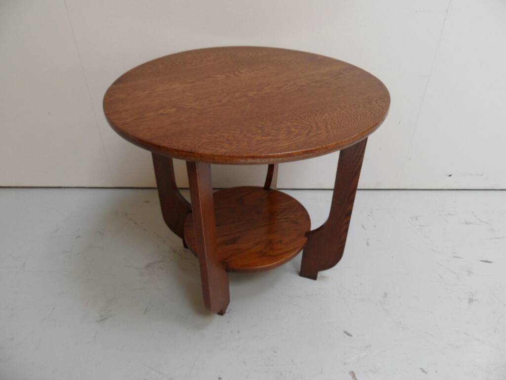 Art bDeco round oak coffee table
