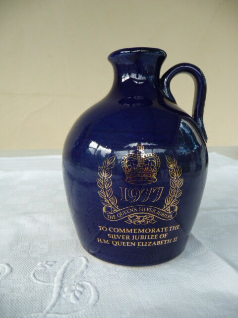Small ceramic jug: Jubilee 1977 Queen Elizabeth II
