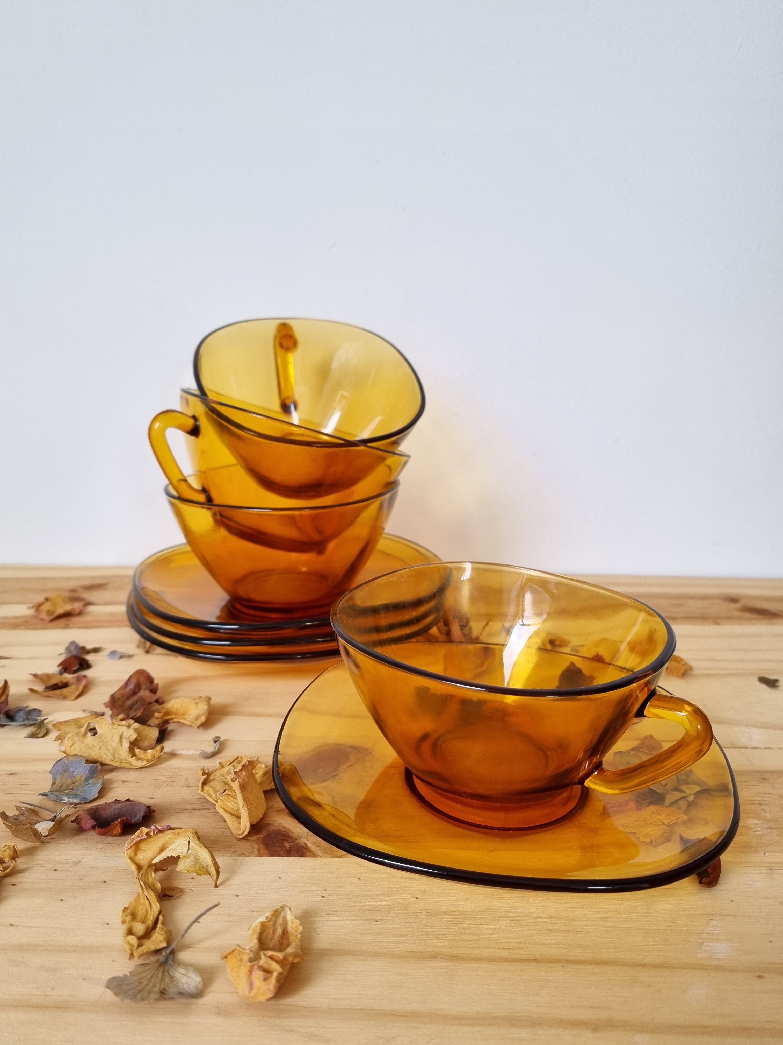 Quatre tasses café Vereco ambré vintage soucoupes