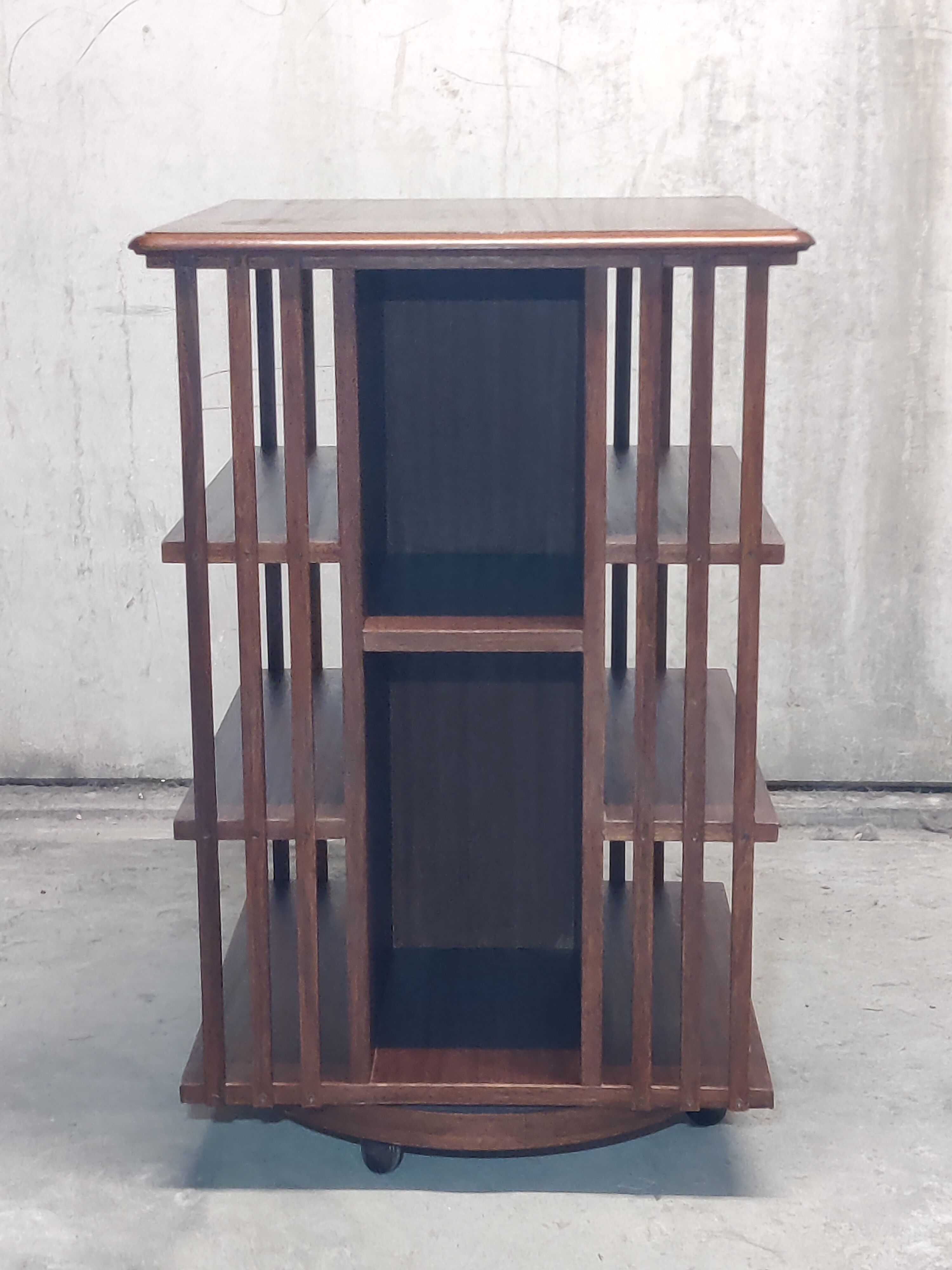 Rotating vintage library