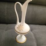 Vase aiguière en opaline vintage