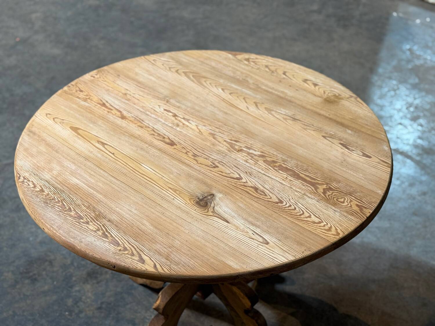 Round table in pitch pine and oak