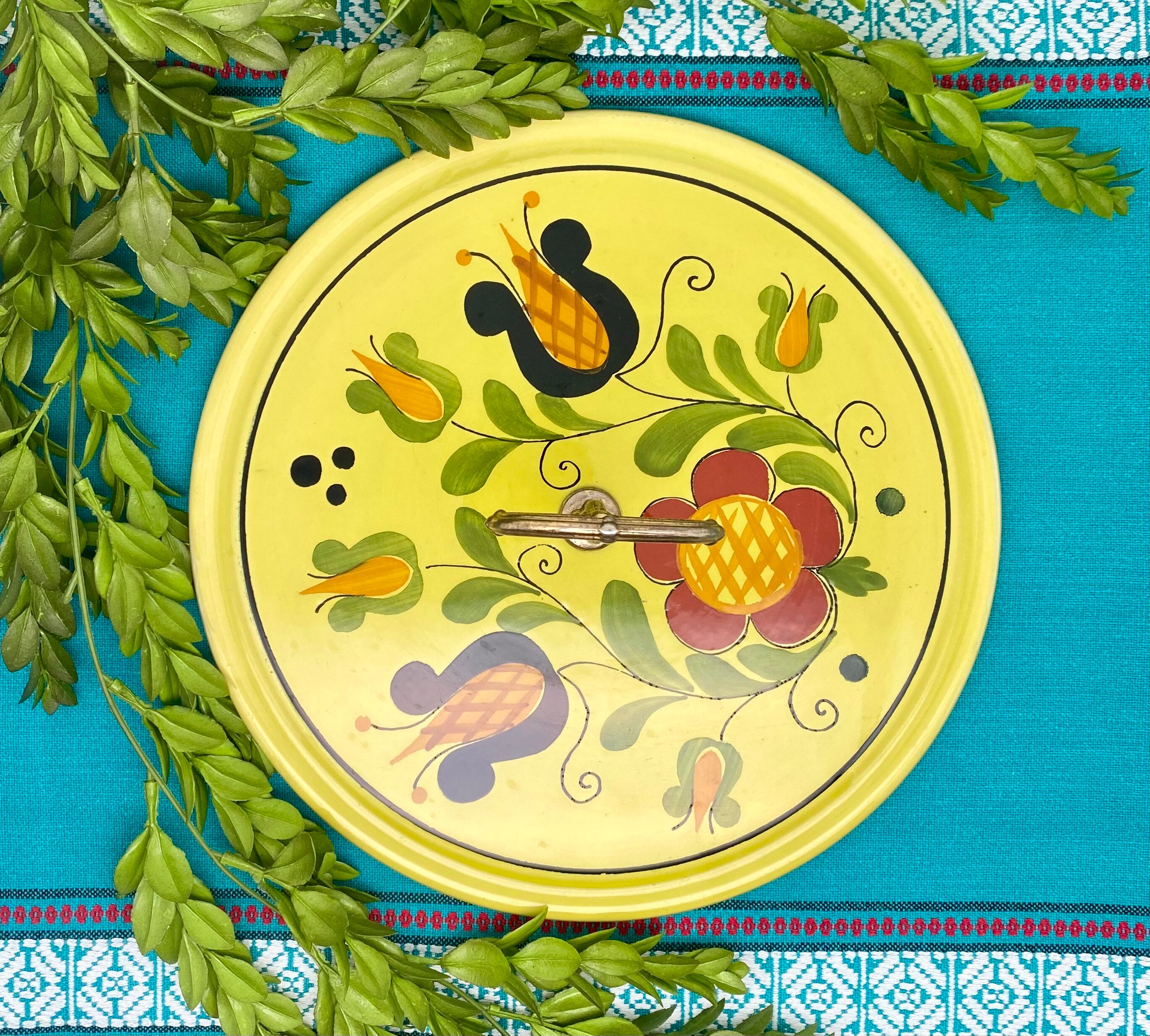 Cheese platter with floral handle