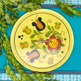 Cheese platter with floral handle