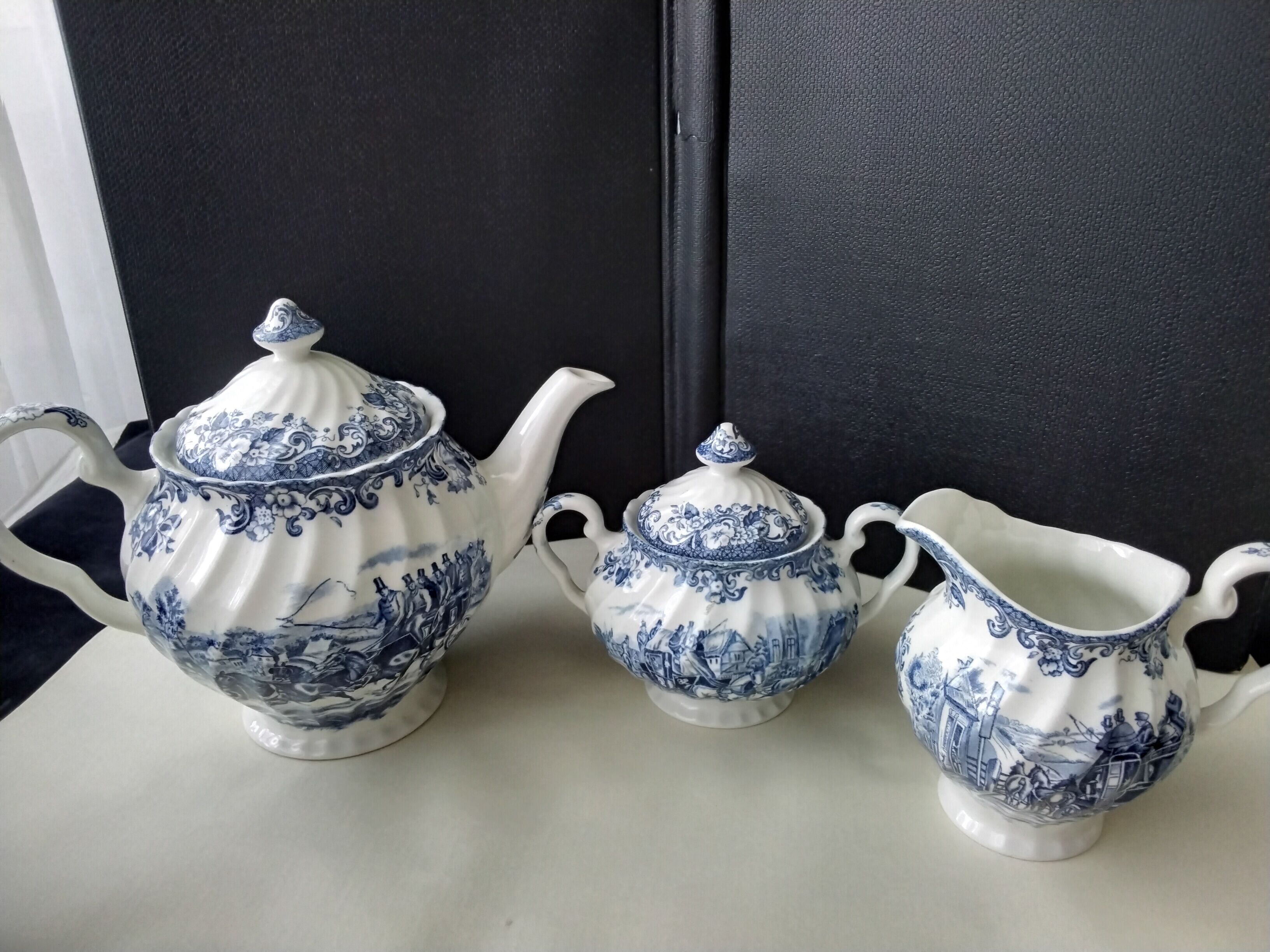 Tea service 6 people Johnson Bros Coaching Scenes