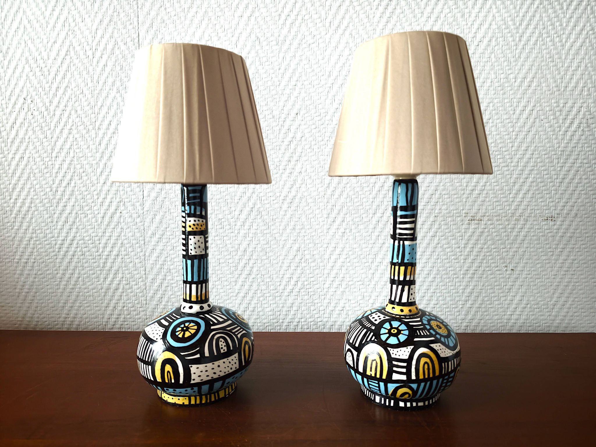 Paire de lampes espagnoles en bois peint