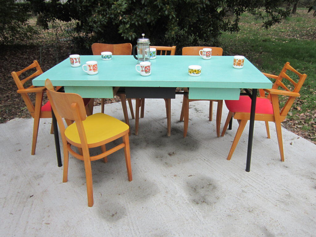 Table metal and formica