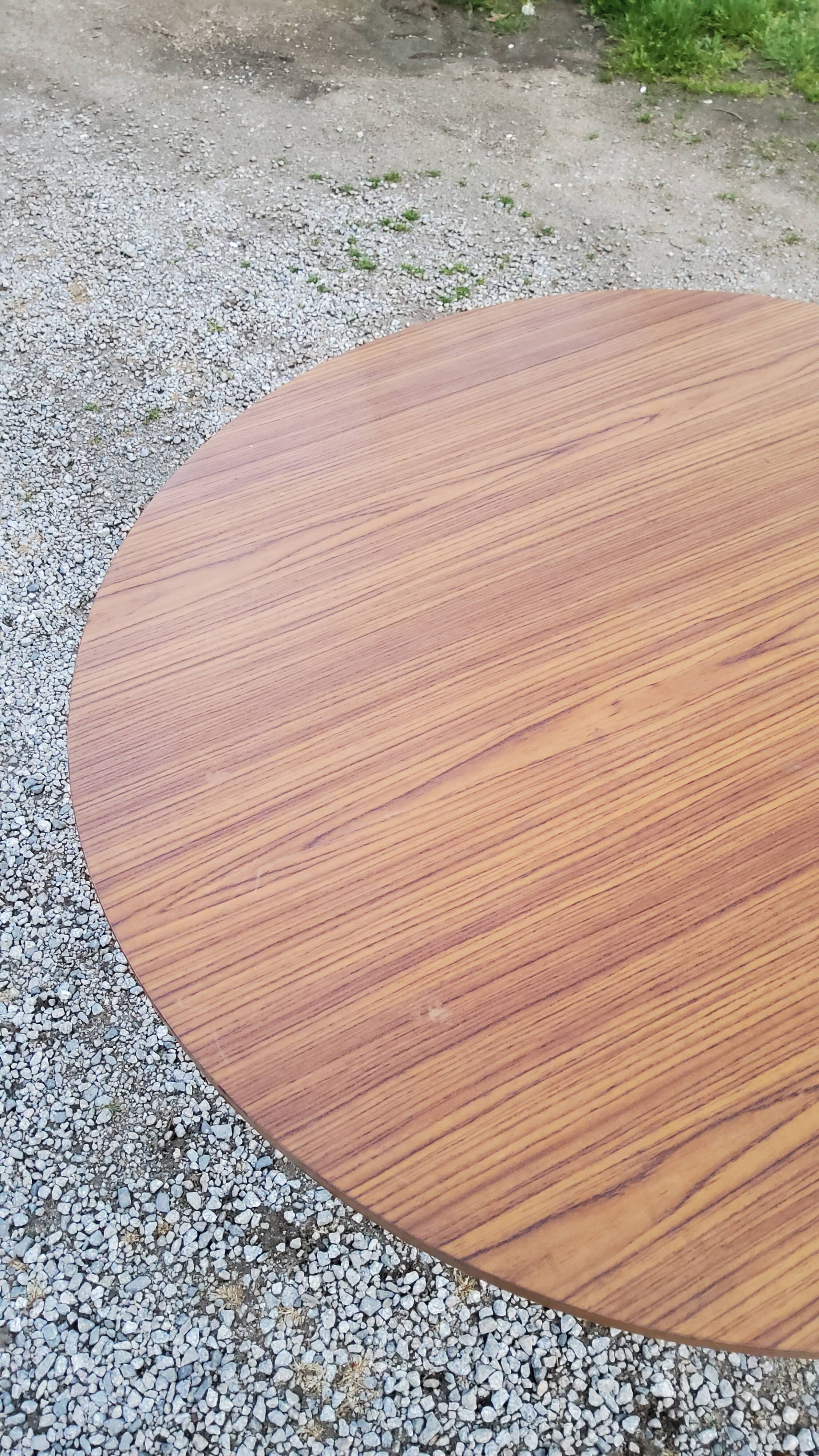 Roundtable of the 70s 2 heights Knoll