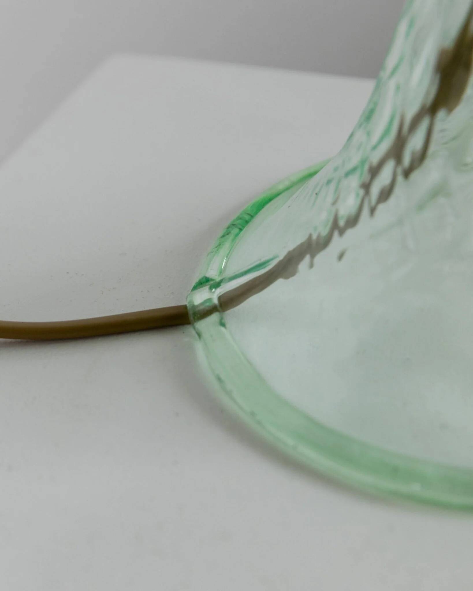 Murano Glass Table Lamp in Delicate Green, Wavy Shade, Italian 1980s Design – Elegant Bedside Decor