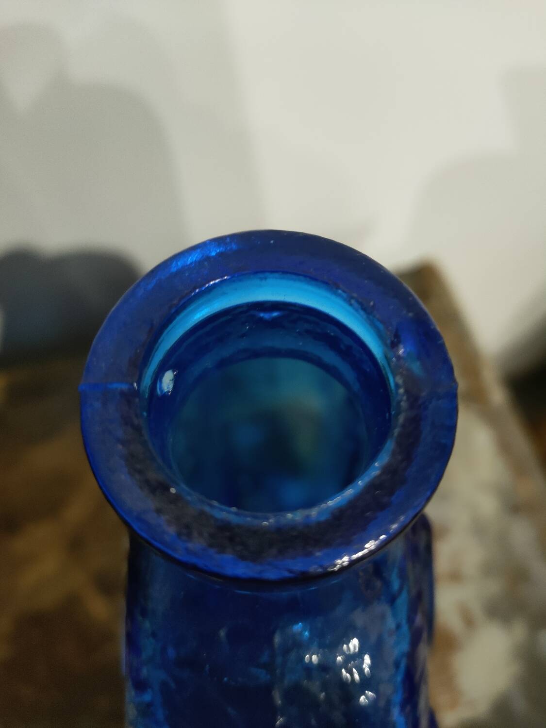 XXL cobalt blue bottle with embossed bird