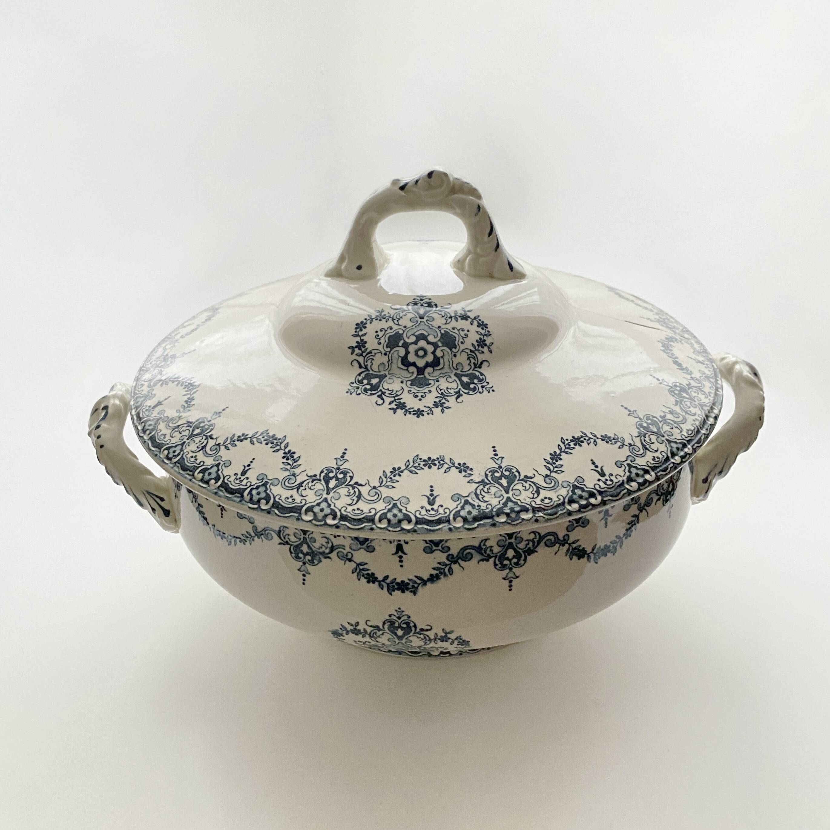 Lot of Plate, Platter, Ramier and Soup Tureen, Iron Earth, "Excelsior" service, E. Bourgeois, late 19th century
