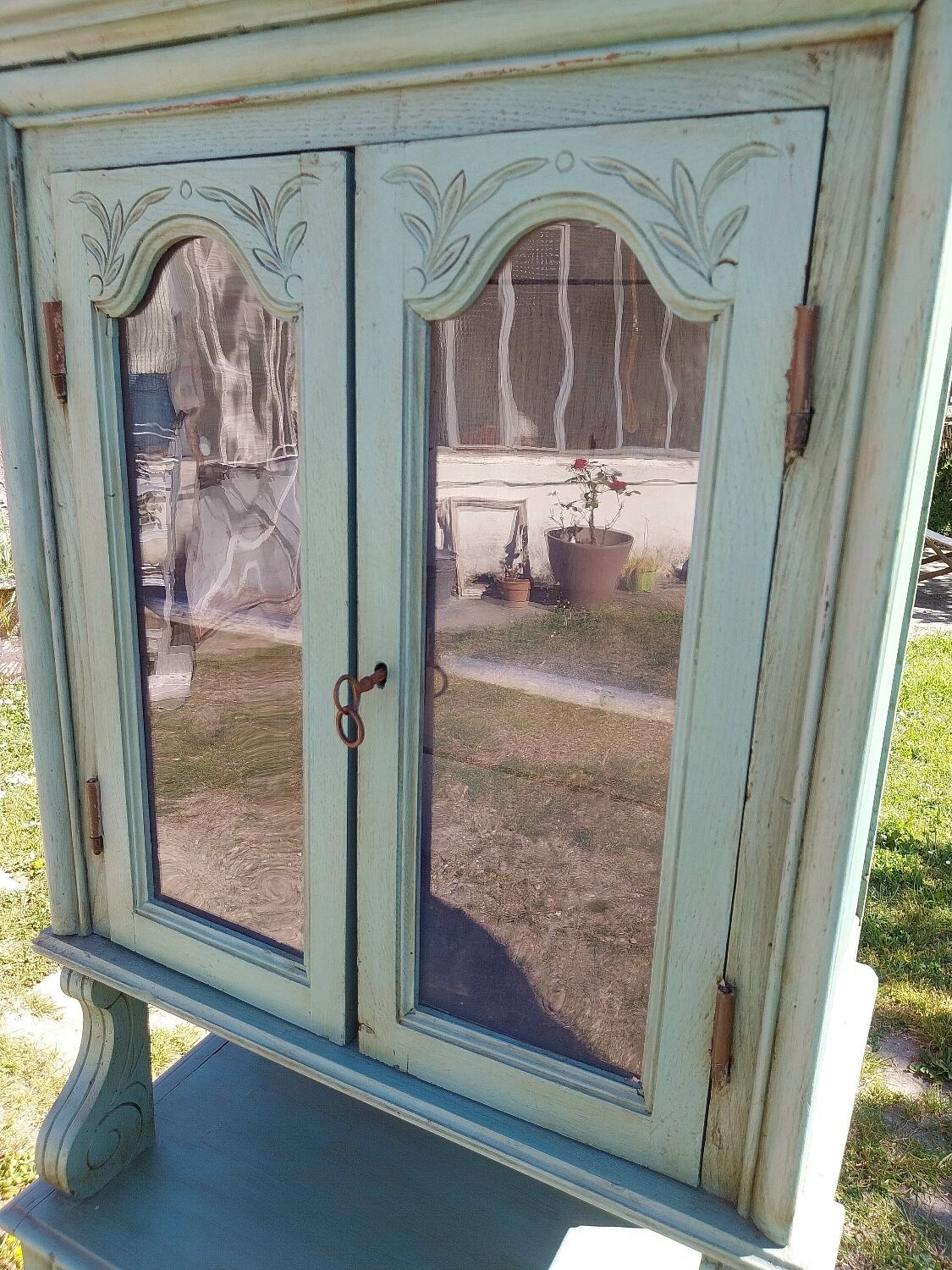 Glass-fronted buffet with 2 bodies