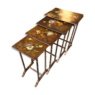 Tables gigogne Napoleon III à décor de fleurs