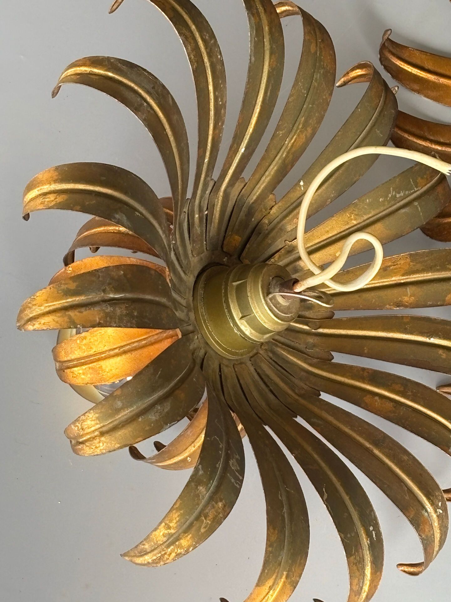 Pair of floral wall lights in gilded metal, 1960