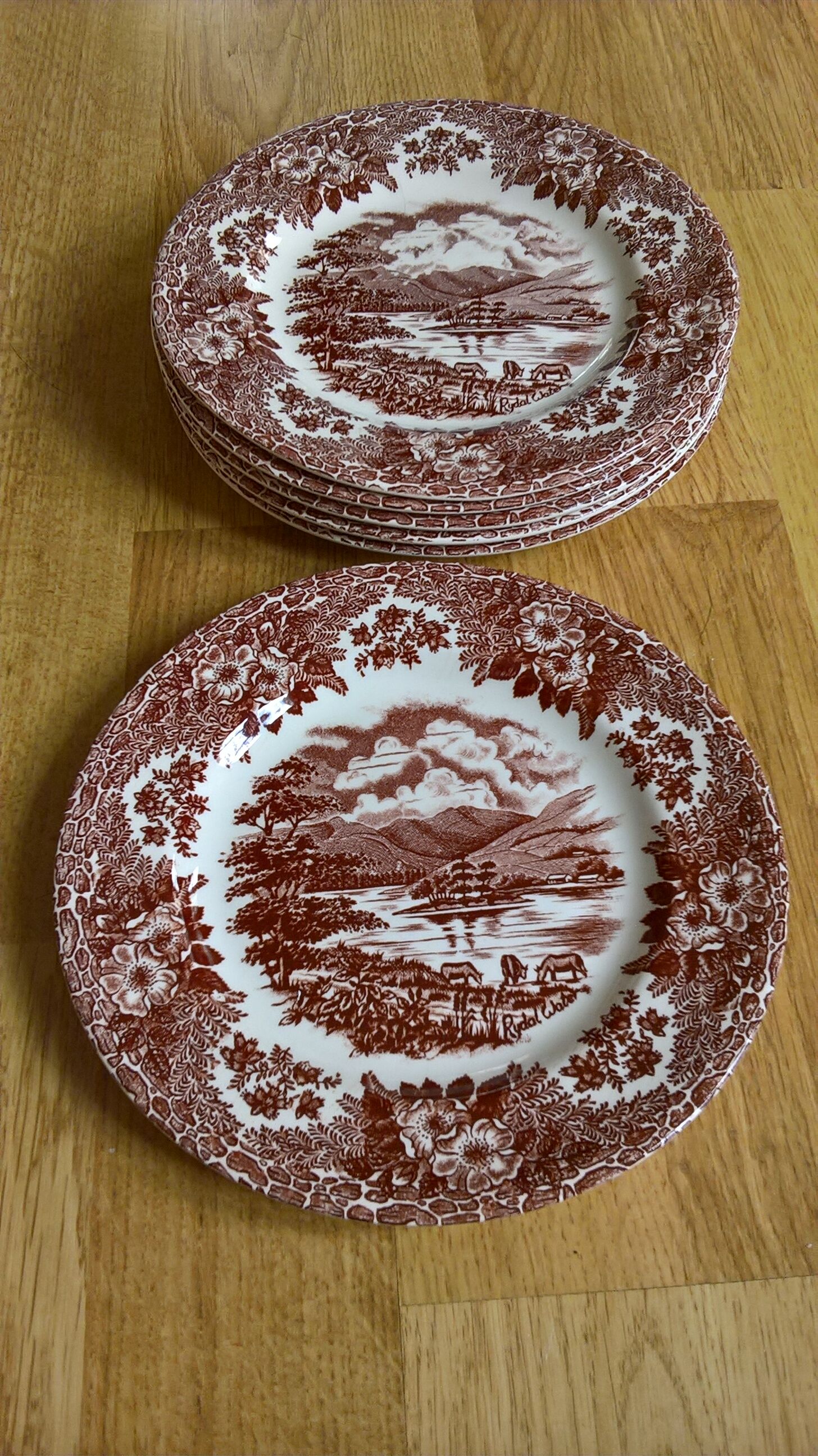 Six assiettes à dessert en porcelaine ironstone anglaise