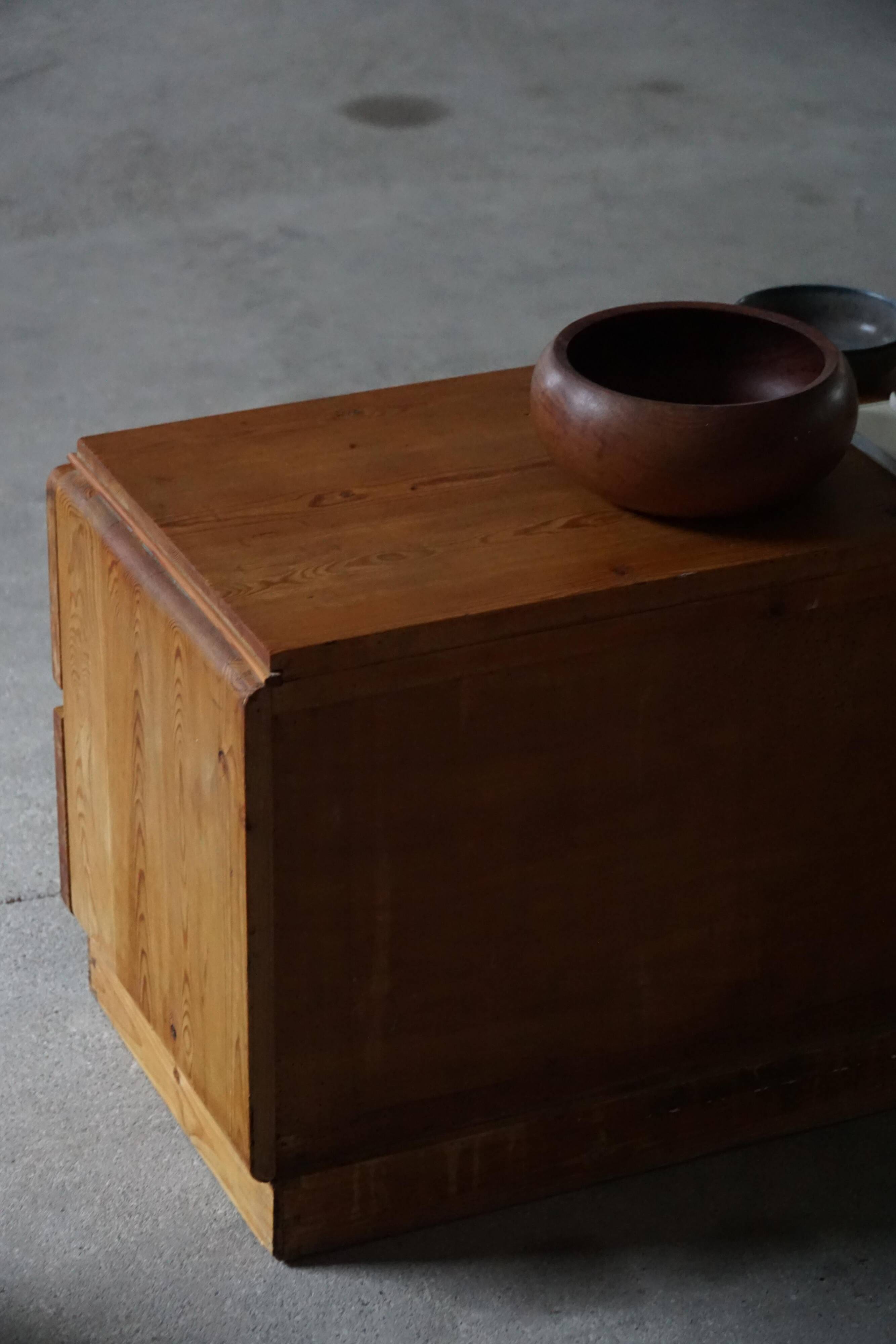 Mid-20th century Art Deco chest of drawers in pine with metal handles, 1940s.