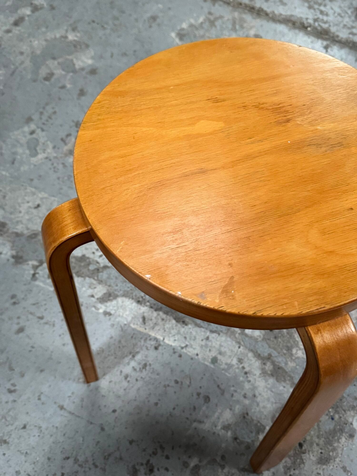 Tabouret attribué à Alvar Aalto