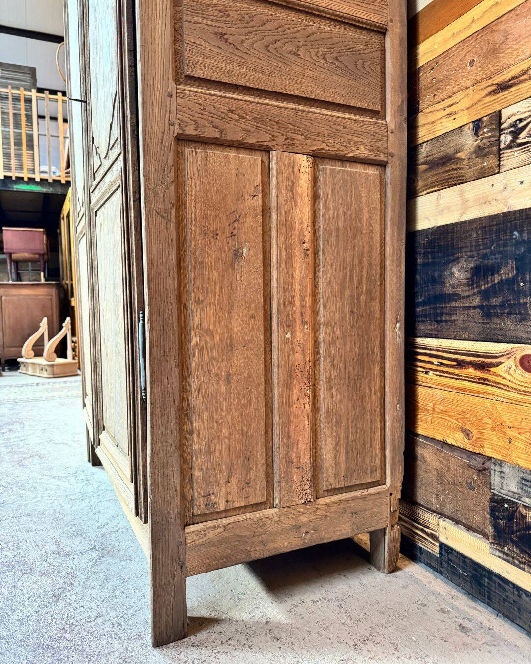 Aero-blasted oak wardrobe