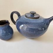 Teapot and milk jug set in glazed ceramic (cobalt blue) design
