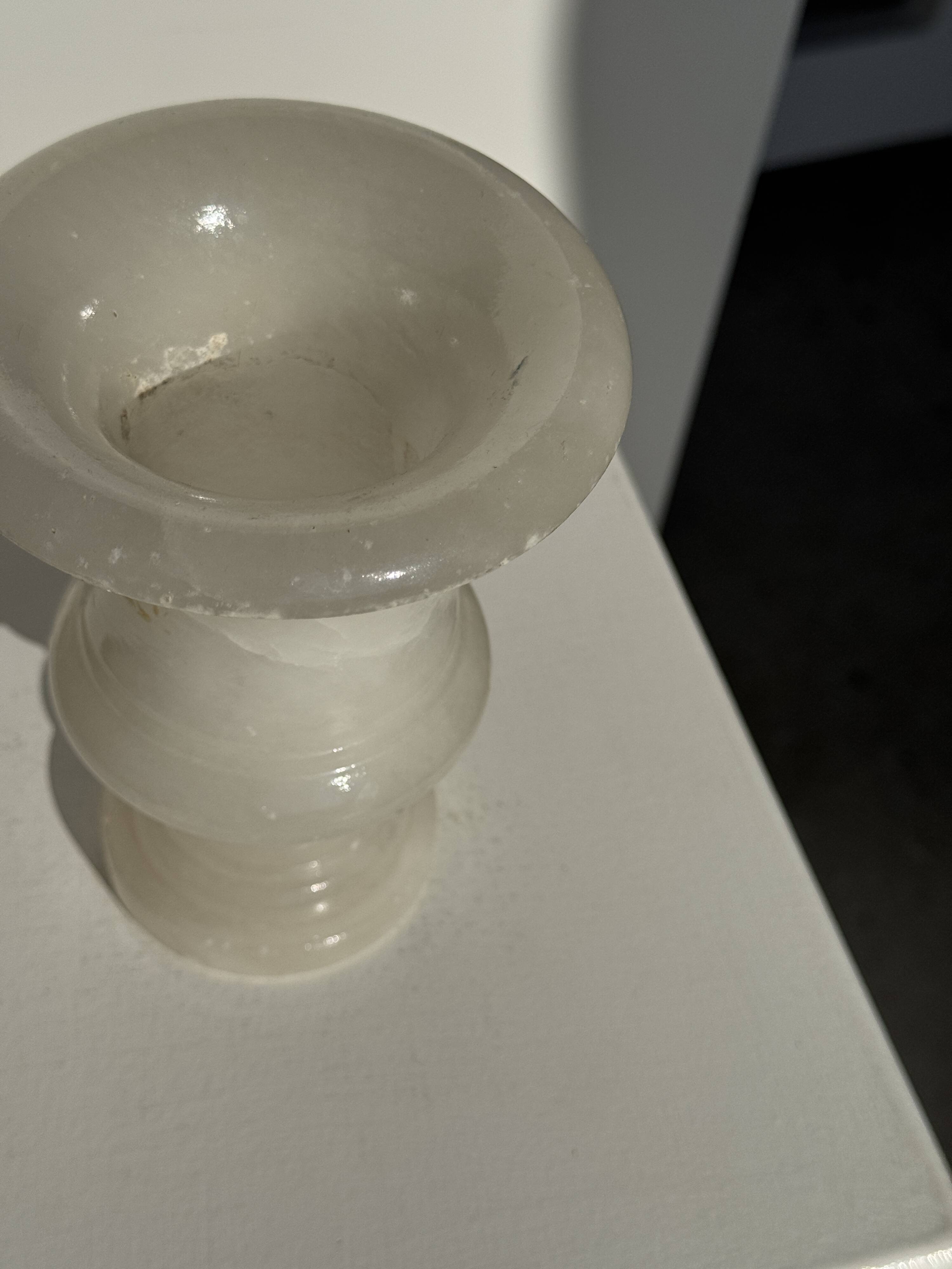 Small Médicis vase in alabaster H15.5 D11