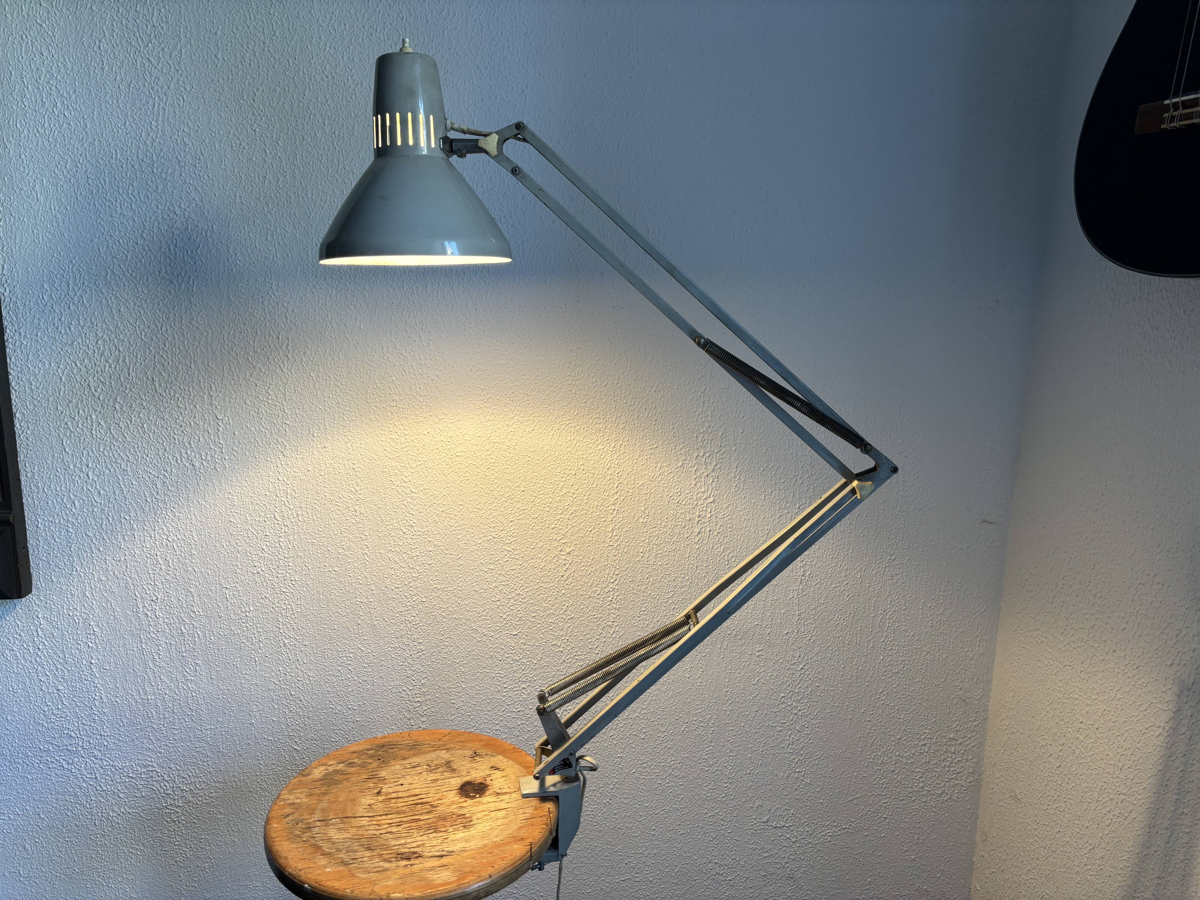 Lampe vintage 1970 d'architecte Ledu gris perle bureau - 80cm