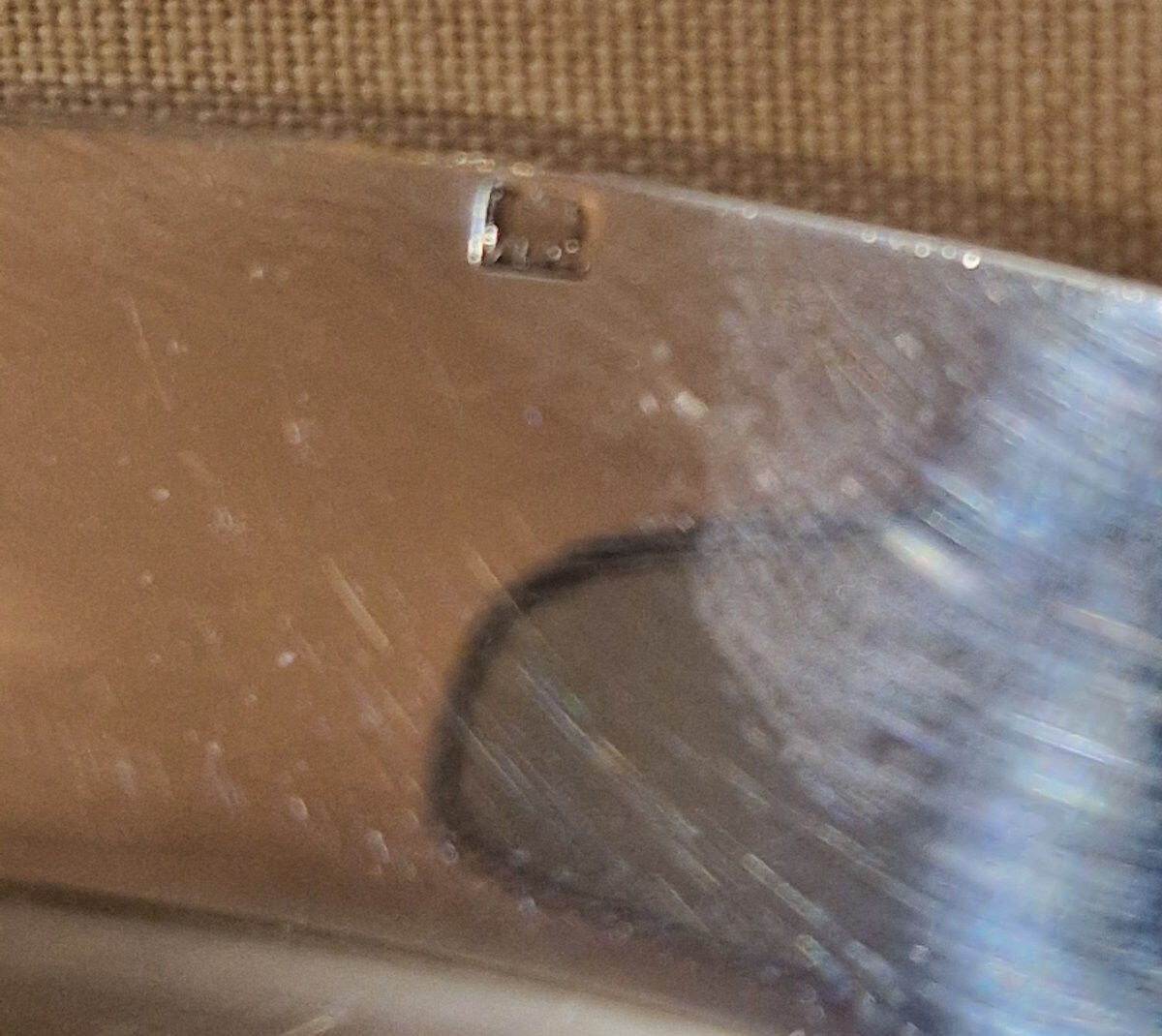 Round serving platter in silver-plated metal